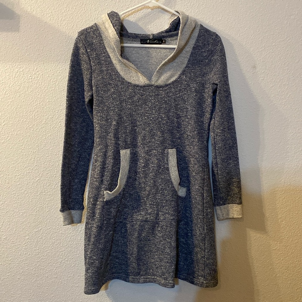 Neesha vneck hooded sweater dress size small